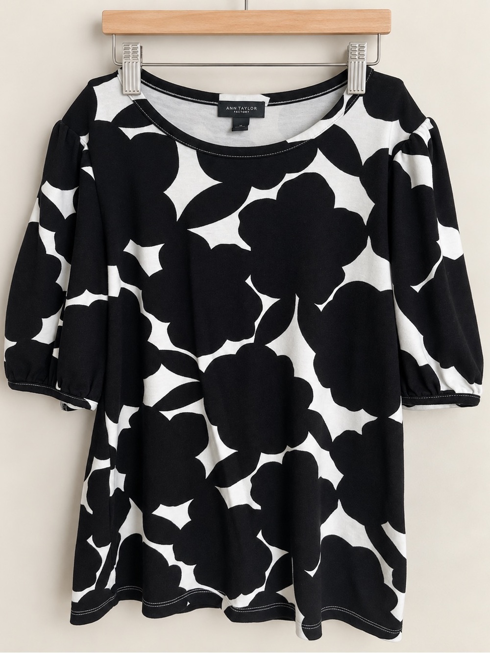 Ann Taylor Black & White Floral Puff Sleeve Tee